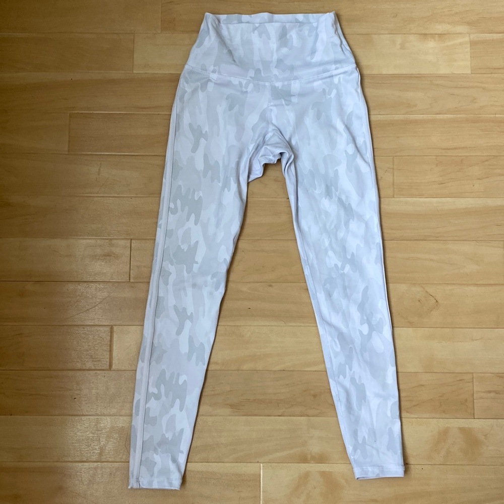 Buffbunny White Camo Leggings Size Extra Small